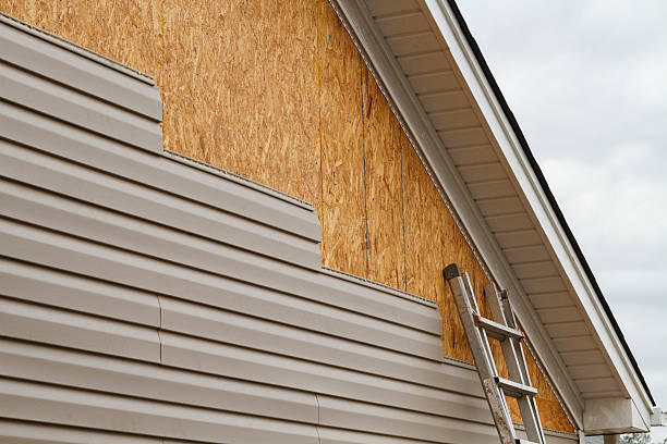 Professional Siding technician working in Glen Cove, NY